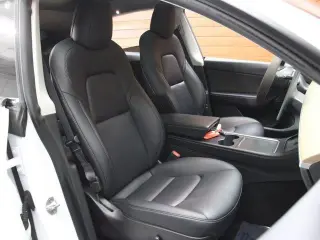 Tesla Model Y 2022 AWD Performance 4dr Crossover