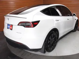Tesla Model Y 2022 AWD Performance 4dr Crossover