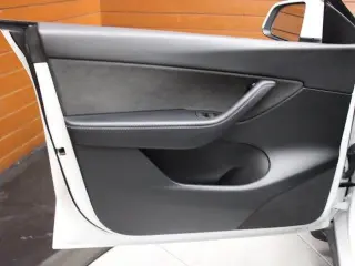 Tesla Model Y 2022 AWD Performance 4dr Crossover