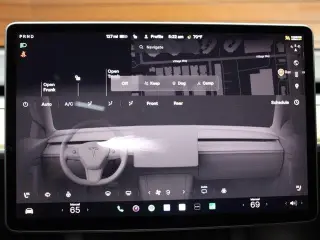 Tesla Model Y 2022 AWD Performance 4dr Crossover
