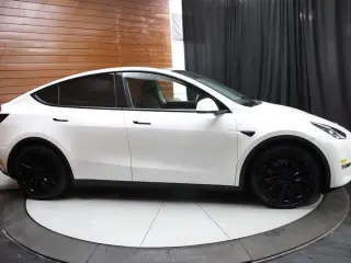 Tesla Model Y 2022 AWD Performance 4dr Crossover