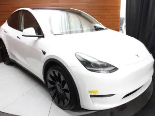 Tesla Model Y 2022 AWD Performance 4dr Crossover