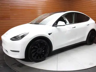 Tesla Model Y 2022 AWD Performance 4dr Crossover