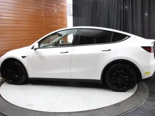 Tesla Model Y 2022 AWD Performance 4dr Crossover