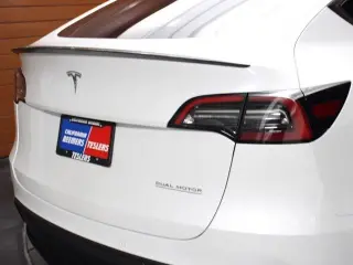 Tesla Model Y 2022 AWD Performance 4dr Crossover