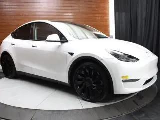 Tesla Model Y 2022 AWD Performance 4dr Crossover