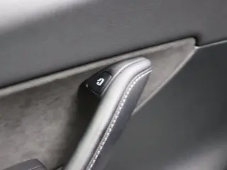 Tesla Model Y 2022 AWD Performance 4dr Crossover
