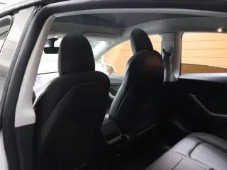 Tesla Model Y 2022 AWD Performance 4dr Crossover