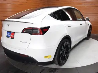 Tesla Model Y 2022 AWD Performance 4dr Crossover