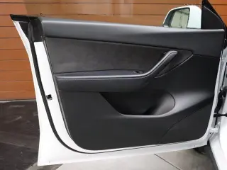 Tesla Model Y 2022 AWD Performance 4dr Crossover