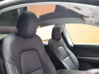 Tesla Model Y 2022 AWD Performance 4dr Crossover