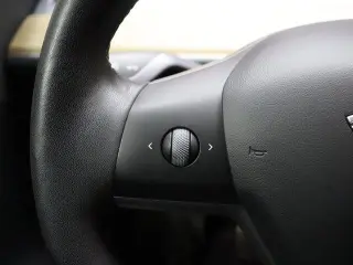 Tesla Model Y 2022 AWD Performance 4dr Crossover