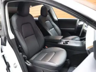Tesla Model Y 2022 AWD Performance 4dr Crossover
