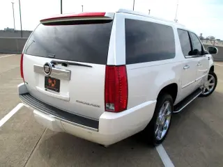 2011 CADILLAC ESCALADE ESV