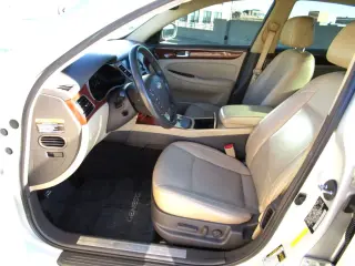 2012 HYUNDAI GENESIS