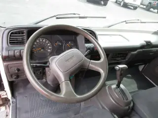 2001 ISUZU MED DUTY NPR