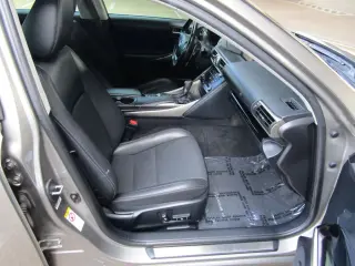 2017 LEXUS IS