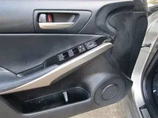 2017 LEXUS IS