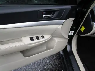 2011 SUBARU LEGACY