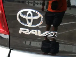 2004 TOYOTA RAV4