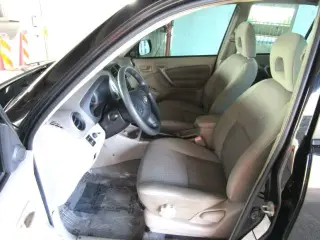 2004 TOYOTA RAV4