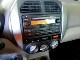 2004 TOYOTA RAV4