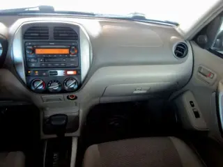 2004 TOYOTA RAV4