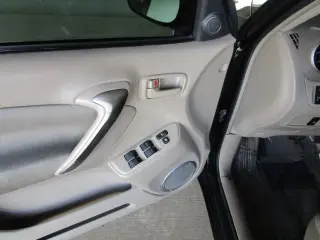 2004 TOYOTA RAV4