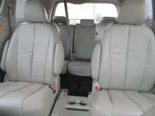 2011 TOYOTA SIENNA