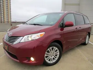 2011 TOYOTA SIENNA
