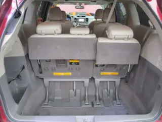 2011 TOYOTA SIENNA