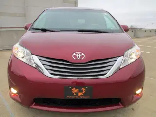 2011 TOYOTA SIENNA