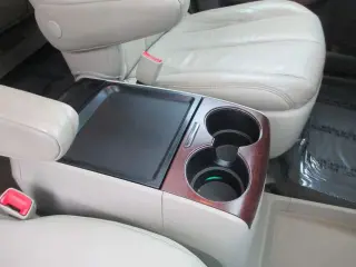 2011 TOYOTA SIENNA