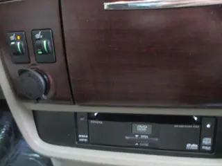 2011 TOYOTA SIENNA
