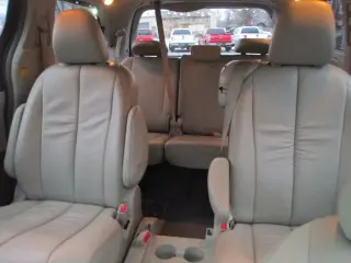 2011 TOYOTA SIENNA