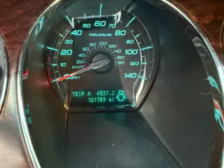 2010 FORD TAURUS