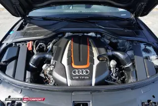 2013 AUDI S8
