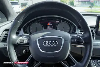 2013 AUDI S8