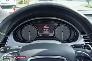 2013 AUDI S8