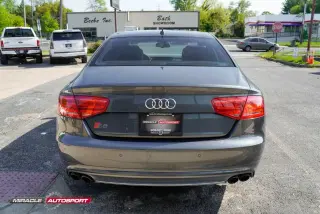 2013 AUDI S8