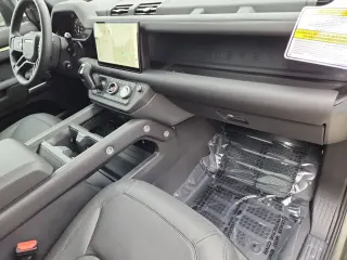 2025 Land Rover Defender 130