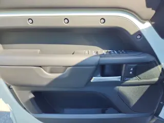 2026 Land Rover Defender 110