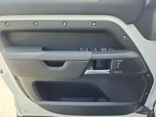 2025 Land Rover Defender 110