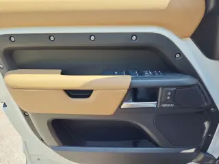 2025 Land Rover Defender 130