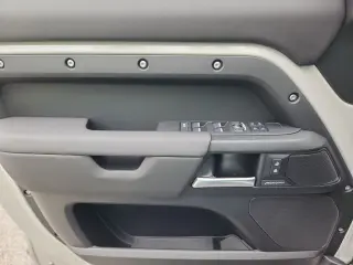 2026 Land Rover Defender 110