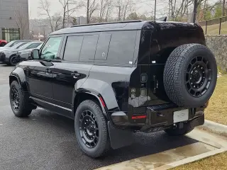 2026 Land Rover Defender 110 Octa Black