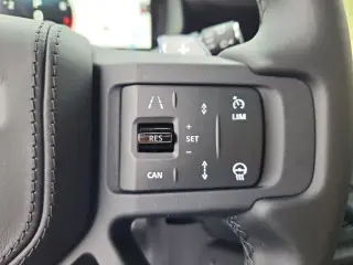 2026 Land Rover Defender 110 Octa Black