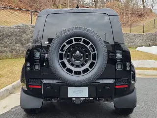 2026 Land Rover Defender 110 Octa Black
