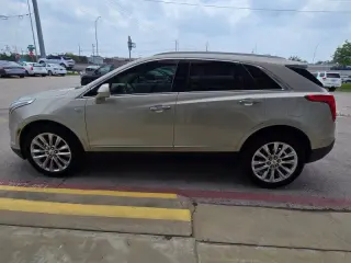2017 CADILLAC XT5