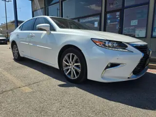 2017 LEXUS ES 300h
